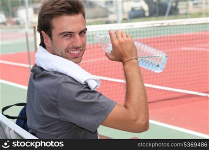Tennis player drinking water