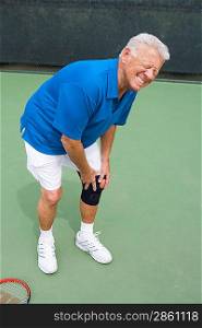Tennis player suffering from knee injury