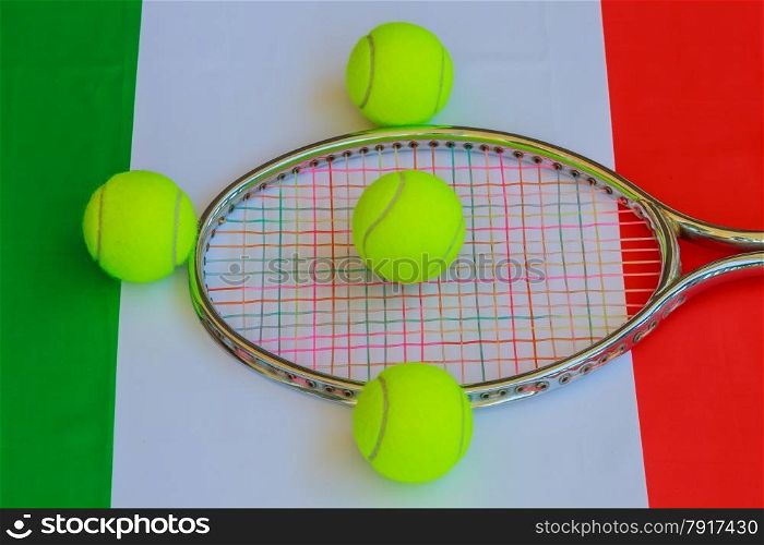 tennis racket in metal with colored ropes and yellow tennis balls with the italian flag in the background