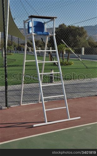 tennis referee high chair on a outdoor court