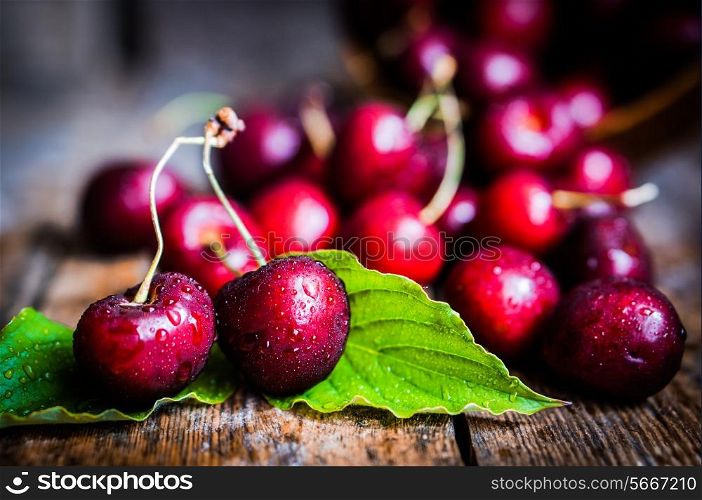 , testiii, Cherries with leafs on wooden table