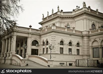 th kursalon in vienna was built between 1865 and 1867. the architect was johann garben who designed the building in the italian renaissance style.