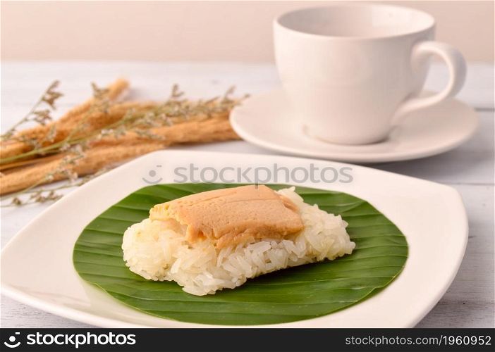 Thai dessert egg custard with sticky rice