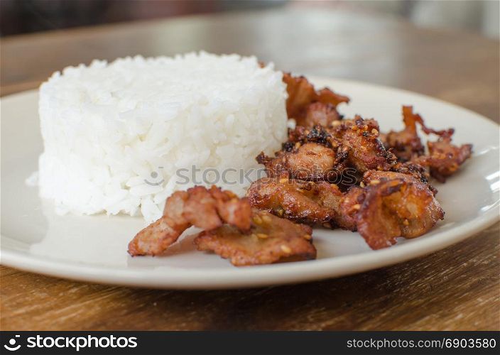 Thai style food, pork fried with crunchy garlic
