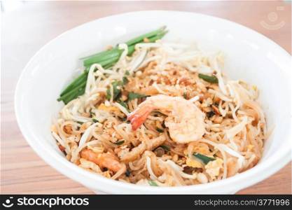 Thai style stir fry noodles with shrimp