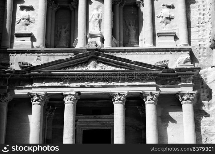 the antique site of petra in jordan one of the beautiful wonder of the world