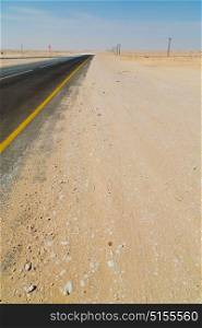 the asphalt empry street and loneliness in oman near the old desert