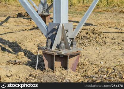The base supports the mast foot power line.. The base supports the mast foot power line