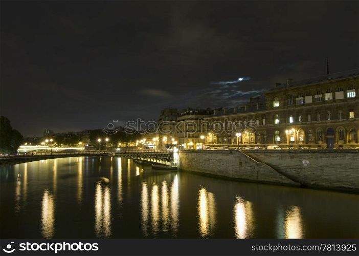 The bridges over the River Seine in Paris, connecting the 4th Arrondisement with the Ile the la Cite