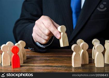 The businessman assembles a team of the presented candidates. Staff and Human Resource Management. Team building. Staffing, recruiting and training workers. Employment. Personnel selection.