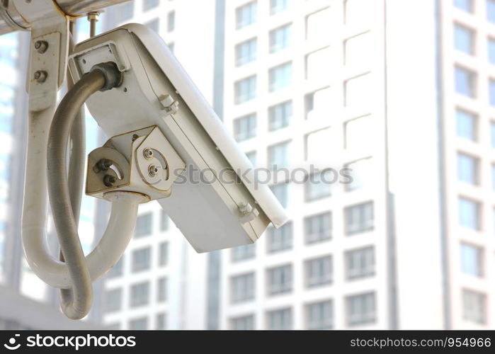 the cctv is working in the city looking for traffic and poeple