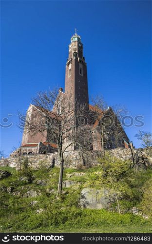 The Church of Engelbrekt, the Protestant temple of Stockholm, is located on a granite hill in the Ostermalm district, not far from Larkstaden, the most chic district of the city
