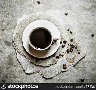 The coffee Cup on the stone stand. On the stone table.. The coffee Cup on the stone stand.