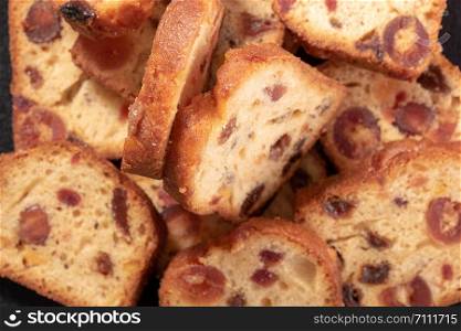 the delicious dried fruit cake sliced