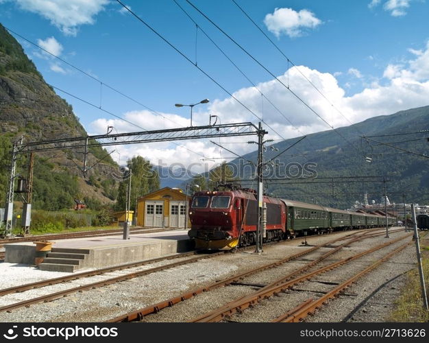 The Fl?m Line (Norwegian: Fl?msbana) is a branch line of the Bergen Line which runs between Myrdal and Fl?m in Aurland, Norway. Because of the line&rsquo;s steep incline and scenery, it is a major tourist attraction.