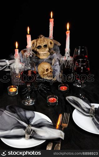 The idea of creating an entourage of table decor setting for Halloween