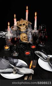 The idea of creating an entourage of table decor setting for Halloween