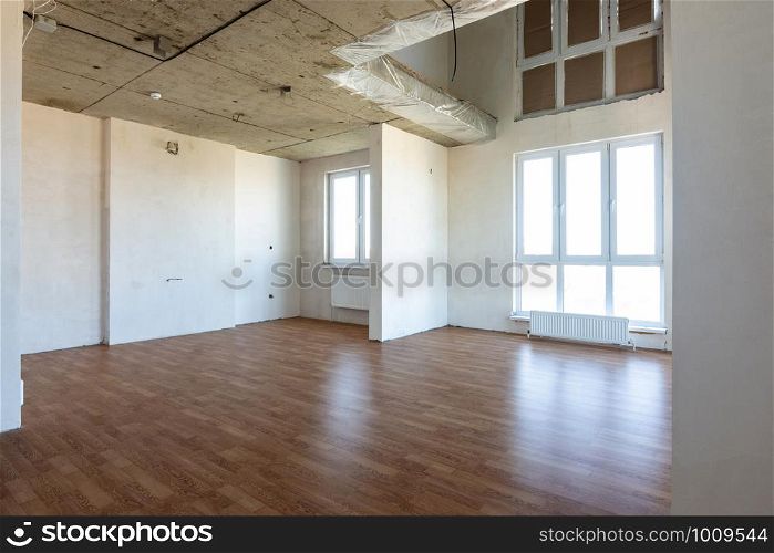 The interior of the spacious apartment without repair, with laminate flooring