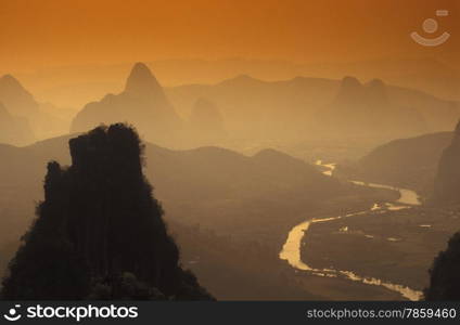 the landscape at the Li River near Yangshou near the city of Guilin in the Province of Guangxi in china in east asia. . ASIA CHINA GUILIN