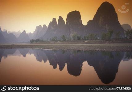 the landscape at the Li River near Yangshou near the city of Guilin in the Province of Guangxi in china in east asia. . ASIA CHINA GUILIN