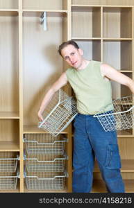 The man establishes baskets in a new wardrobe