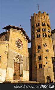 The old Byzantine Church of San Andrea stands in one of the main squares of Orvieto in Italy. The church has an unusual dodecagon bell tower next to it with twelve sections.
