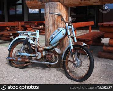 the old, rusty motorcycle on a street