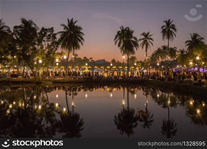 the park at the Loy Krathong Festival in the Historical Park in Sukhothai in the Provinz Sukhothai in Thailand. Thailand, Sukhothai, November, 2019. ASIA THAILAND SUKHOTHAI LOY KRATHONG