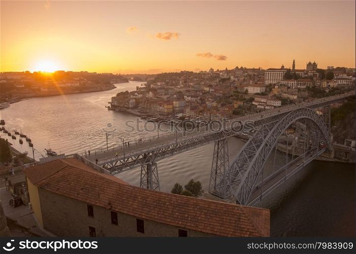 the Ponte de Dom Luis 1 at the old town on the Douro River in Ribeira in the city centre of Porto in Porugal in Europe.. EUROPE PORTUGAL PORTO RIBEIRA OLD TOWN DOURO RIVER