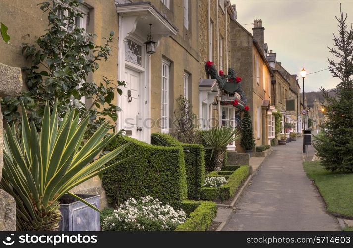 The pretty High Street at Broadway, Cotswolds, Worcestershire, England.