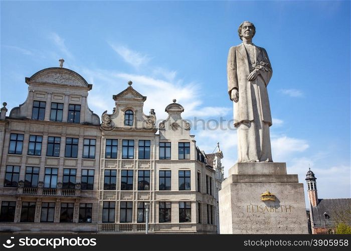 The Queen Elisabeth statue in Brussels, Belgium