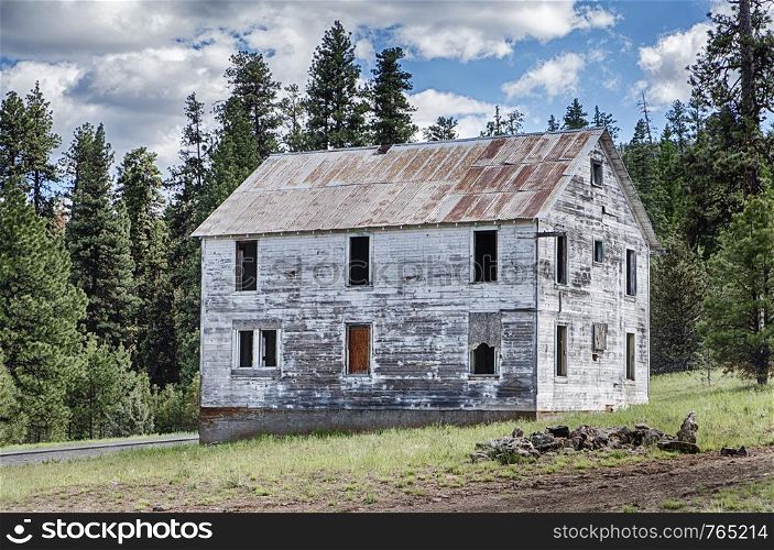 The ruins of the old Four Horsemen Hotel are gradually returning to nature in the midst of the Ochoco Mountains in Oregon.