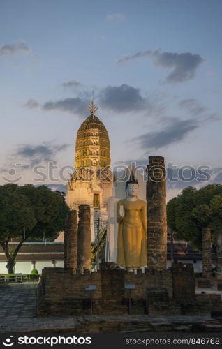 the ruins of the Wat Phra Si Ratana Mahathat a Temple in the city of Phitsanulok in the north of Thailand. Thailand, Phitsanulok, November, 2018.. THAILAND PHITSANULOK WAT RATANA MAHATHAT