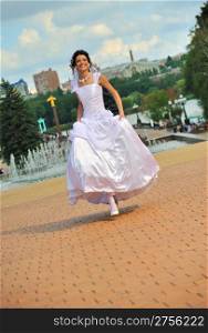 The running bride. The young girl in a wedding dress.