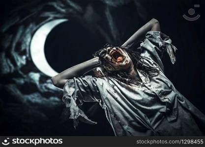 The shouting female zombie in the well. Zombie girl