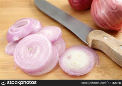 The small variety of onions that is more or less standard across India and in many other asian countries and which has acquired a certain cachet in some Western markets.