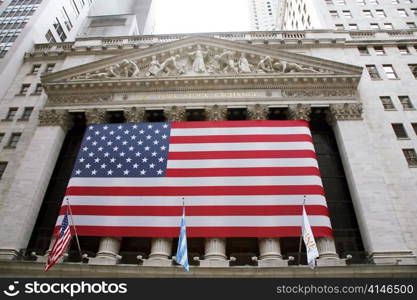 the stock exchange of new york (america) is on wall street.