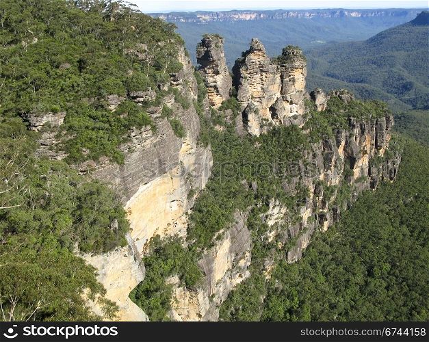 the three sisters. the three sisters in the blue mountains national park of australia