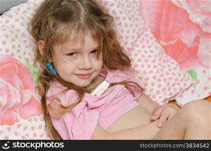 The three-year diseased girl lying in bed, Meria temperature thermometer