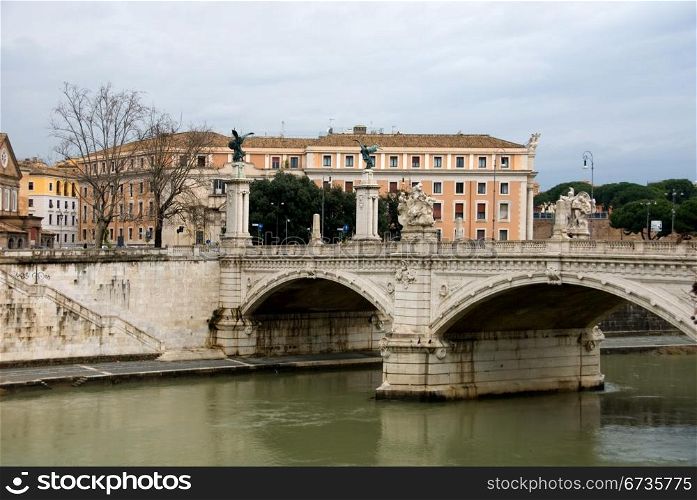 The Tiber River, Rome, Italia, swollen with flood waters, on a dull, cloudy day
