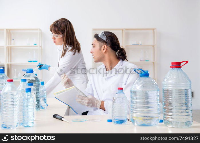 The two chemists working in the lab. Two chemists working in the lab