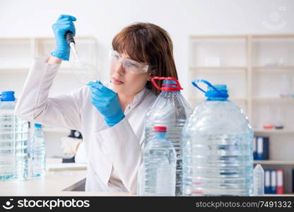 The two chemists working in the lab. Two chemists working in the lab