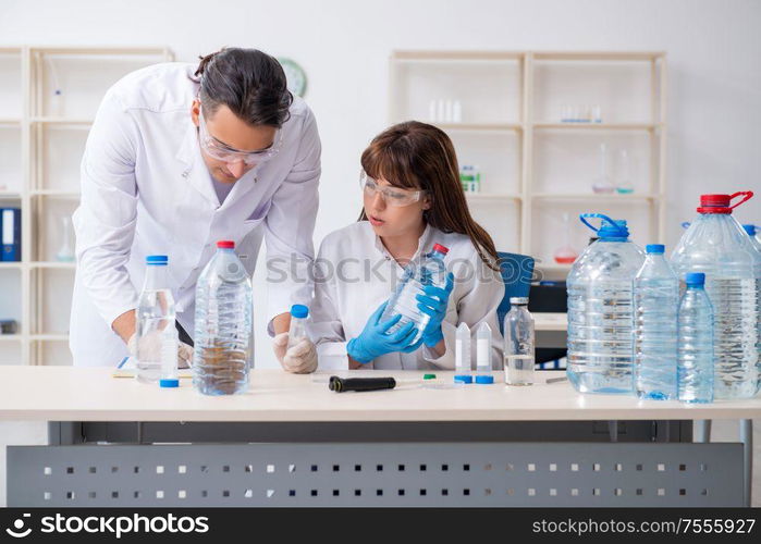 The two chemists working in the lab. Two chemists working in the lab