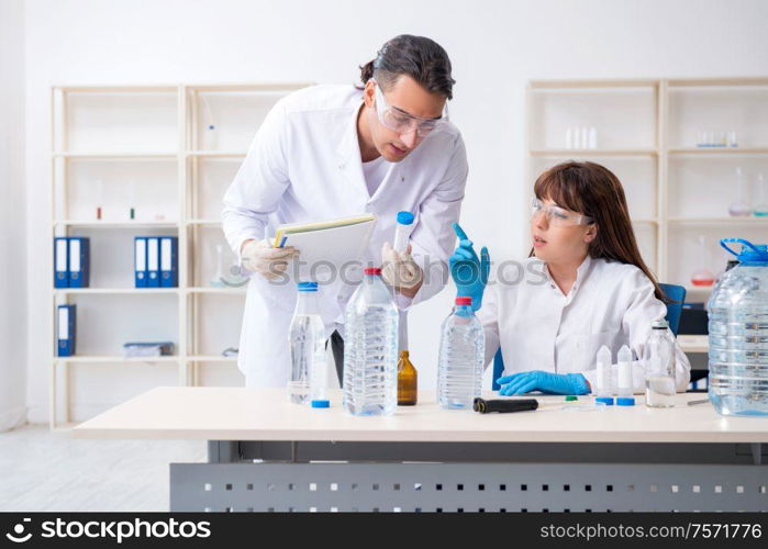 The two chemists working in the lab. Two chemists working in the lab