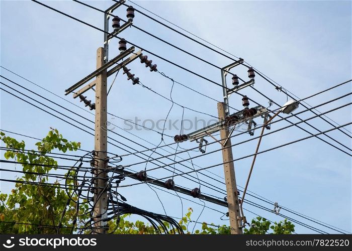 The two poles are connected together with wires and lights another.&#xA;