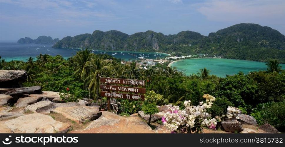 The view from the Viewpoint on the Town of Ko PhiPhi on Ko Phi Phi Island outside of the City of Krabi on the Andaman Sea in the south of Thailand. . THAILAND