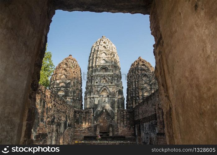 the Wat Si Sawai Temple at the Historical Park in Sukhothai in the Provinz Sukhothai in Thailand. Thailand, Sukhothai, November, 2019. ASIA THAILAND SUKHOTHAI WAT SI SAWAI TEMPLE