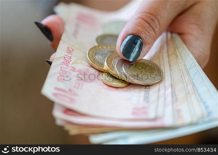 The woman is counting turkish liras