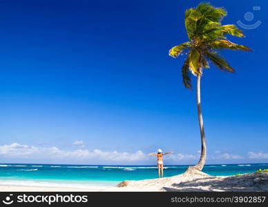 The woman who relaxes on the beach