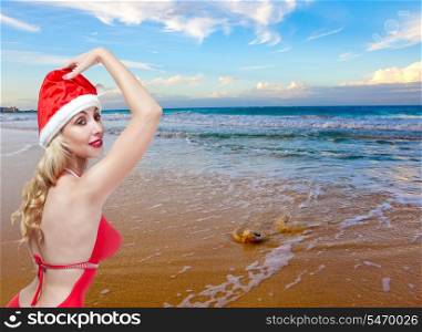 The young woman in the New Year&rsquo;s cap on a beach